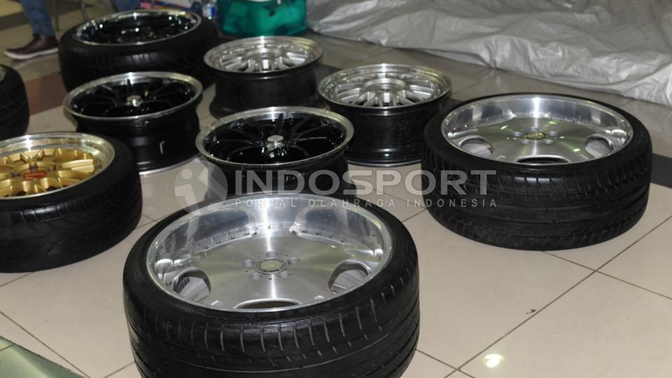 Para pengunjung juga bisa memilih spare part mobil yang dijual dalam acara MGK Retro Fun Dezvous 2015.